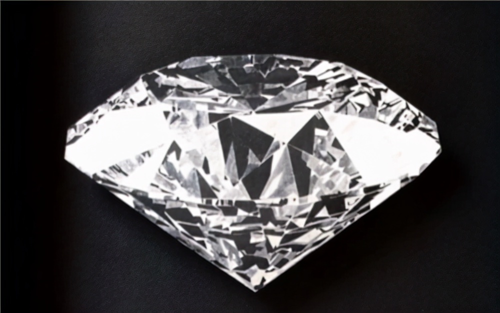 日本妹子把白纸刻成玻璃杯，连水珠都能看见，裸眼3D还能这么玩？