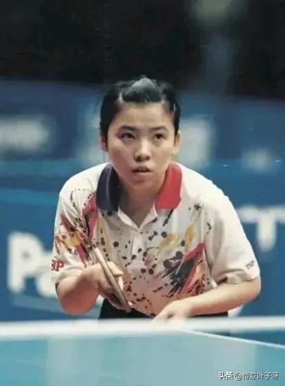 乒乓球世界冠军邓亚萍照片,乒乓球邓亚萍个人简介