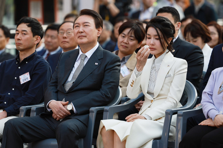 韩第一夫人,韩第一夫人着装