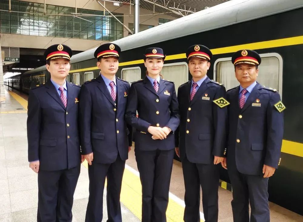 哪个大学专业校服最好看,大学专业古风校服