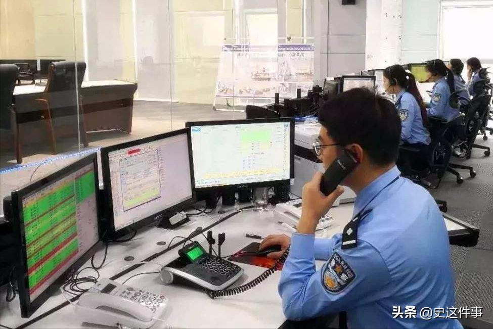 民警抓获一男子扮女装去卖淫,抓捕酒托女现场图片