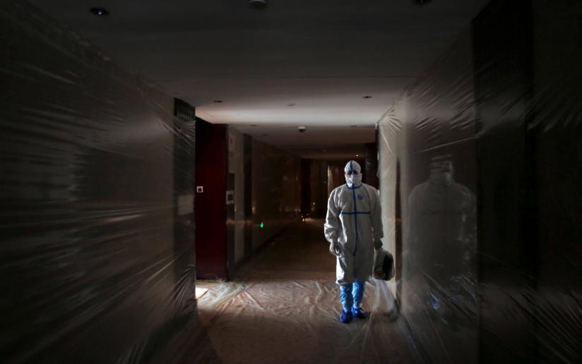 穷得悲哀！57岁民工“上海治病”被隔离：花光18万家底，没钱了