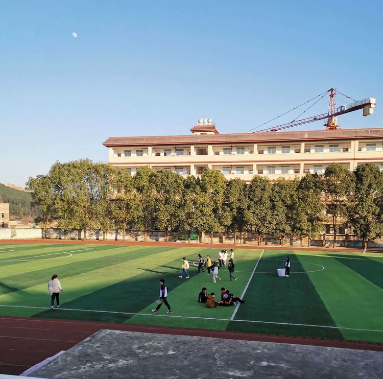 纪念初中毕业五十周年谢老师教育赞母校巨变