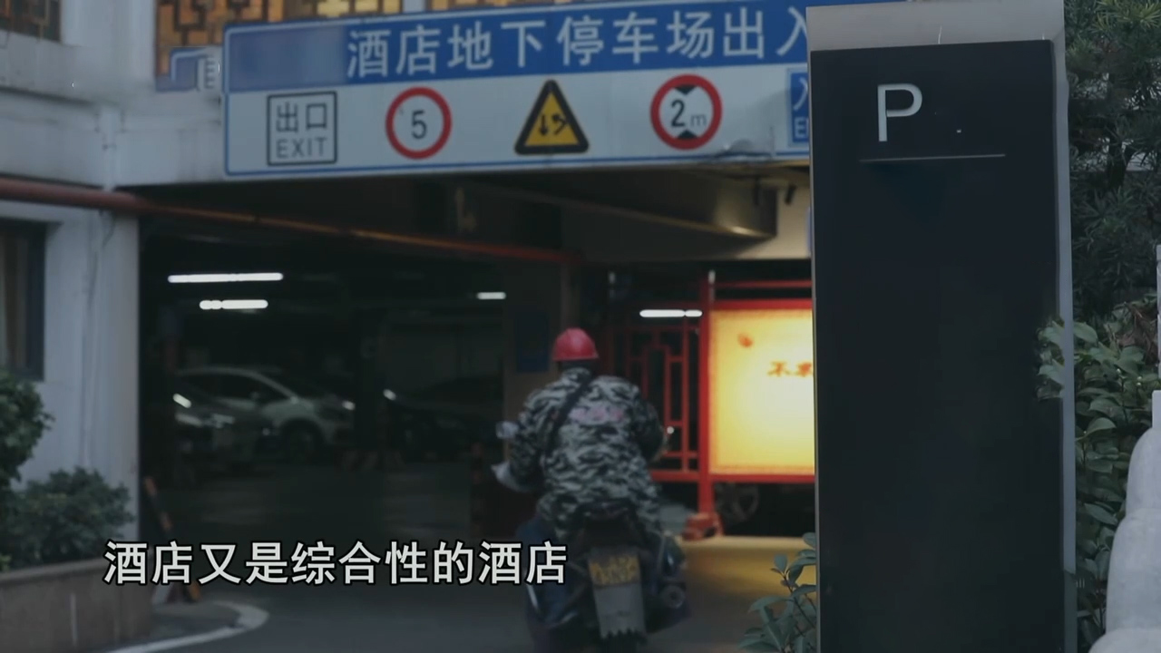 21年湖北修车老板生意惨淡，却开豪车买奢侈品，调查揪出惊人内幕