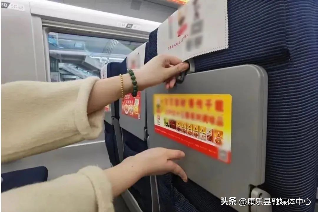 高铁座椅上的按键都有什么作用,高铁一等座如何调节座椅靠背