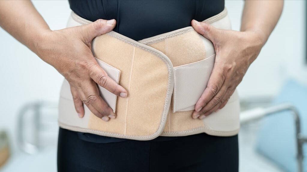 腰骶关节扭伤康复方法,老年腰扭伤怎么康复