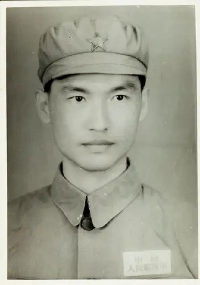 国军少校闯进解放区，要求见*长首**，李克农得知后激动回复：善待他