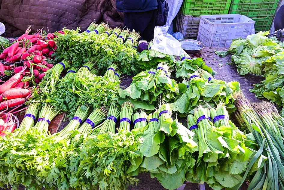 西山脚下的早市,闲逛最具人间烟火气的早市