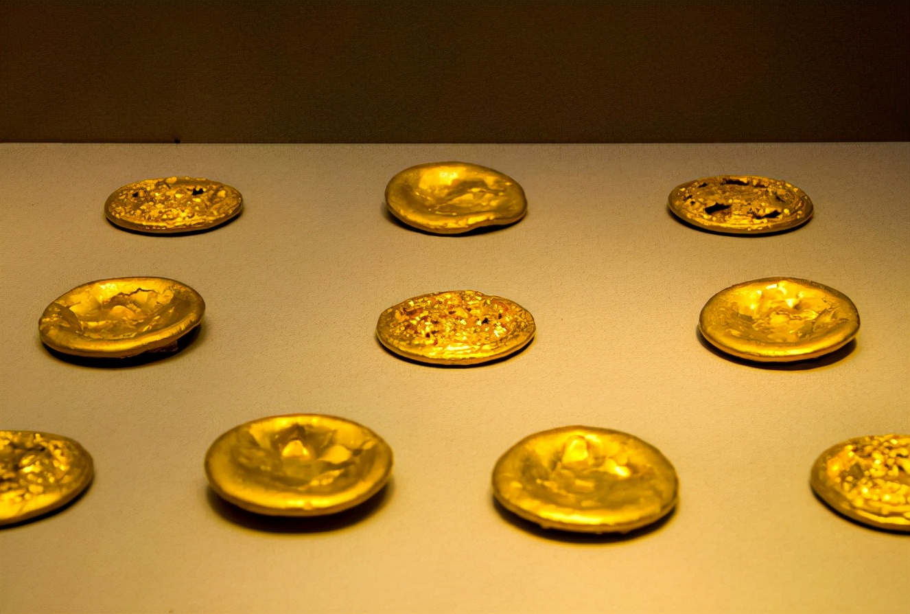 西安挖出219块金饼,烧砖挖出价值20亿的金饼