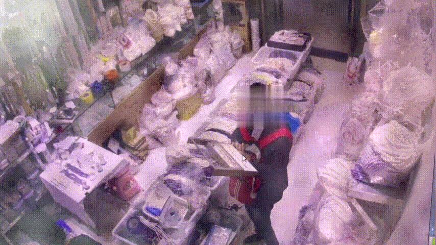 男子来绍兴，连偷4家店的珍珠，想送给老婆和老妈