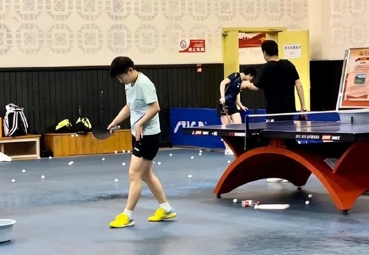 孙颖莎教练邱贻可评价孙颖莎,邱贻可孙颖莎初次见面