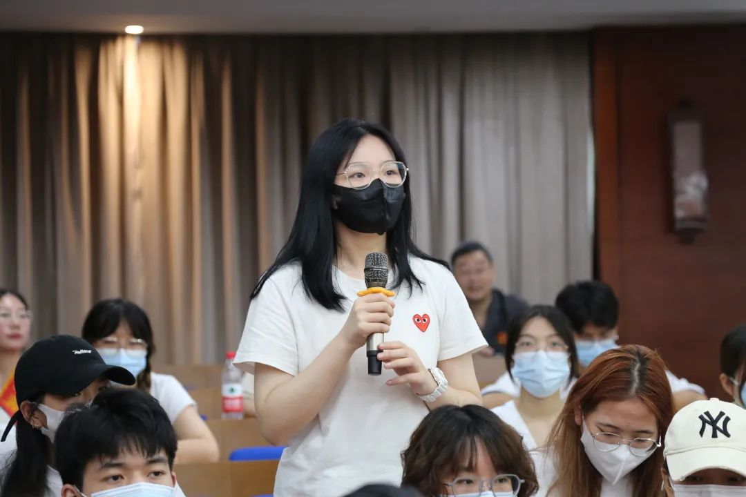 一男子因贩卖毒品被判刑,交友不慎贩卖毒品