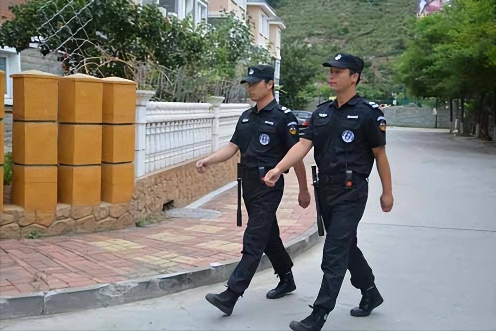 足球球迷疯狂举动,足球场上疯狂的球迷