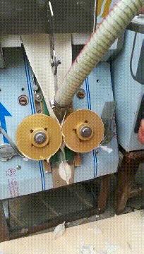 “无意中在女同事车上发现的，这是用来干嘛的？”网友们内涵了！