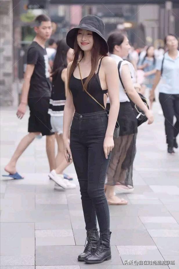 黑色开叉吊带裙穿搭,黑色紧身开叉吊带裙穿搭