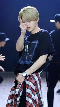 鹿晗30岁少年感,鹿晗帅气的外表下专一