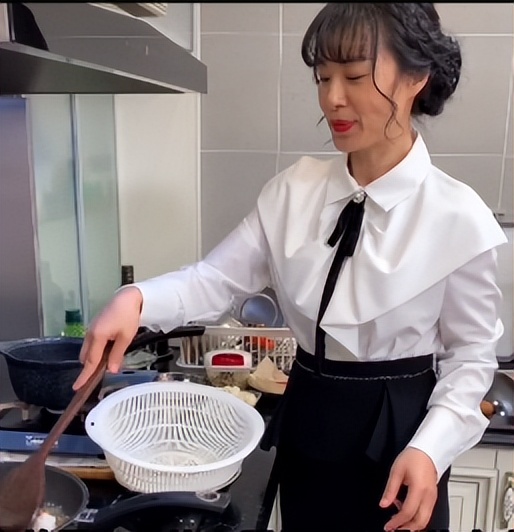 cici姐是赌王三太侄女吗,cici是赌王三太陈婉珍的侄女吗