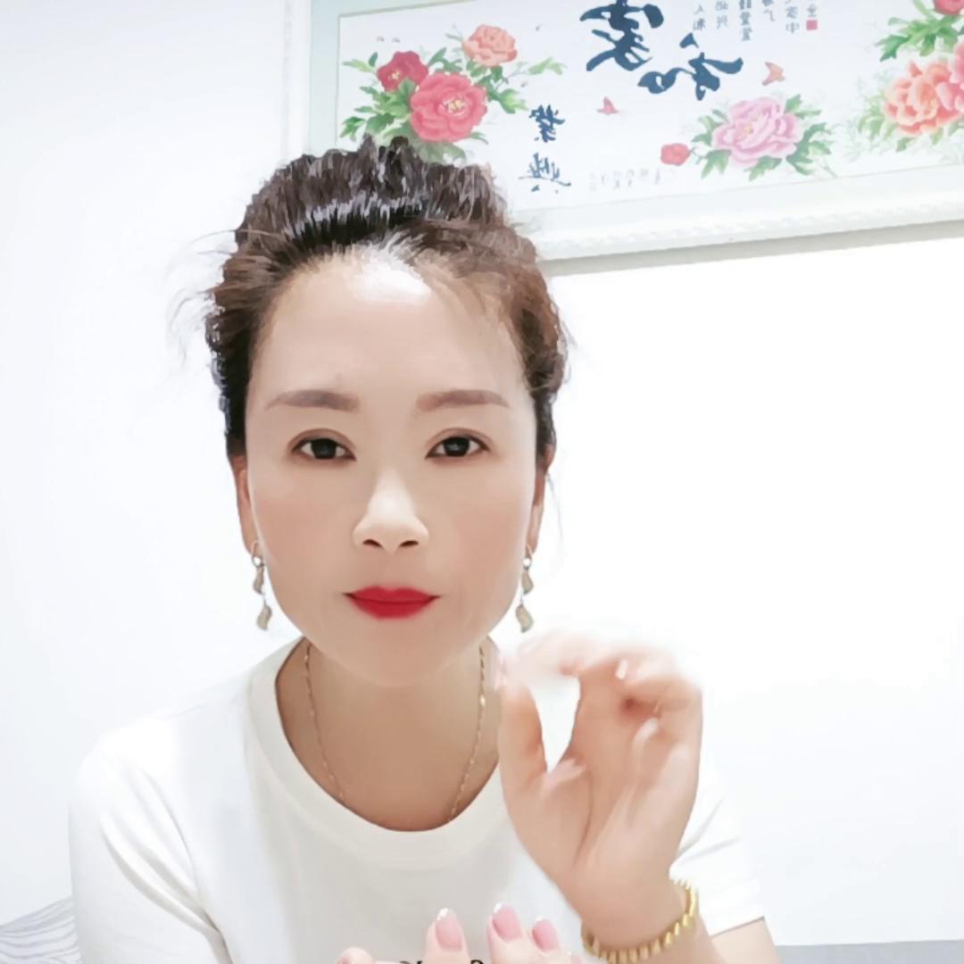 ，不要懒，每天兼职涂脸，你的小脸就比同龄人显得年轻，每...