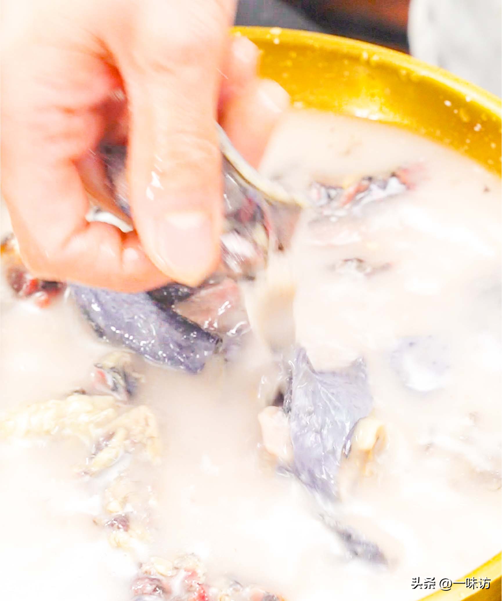 乌鸡和什么炖煮好吃呢窍门,乌鸡炖汤还是炒着好吃些