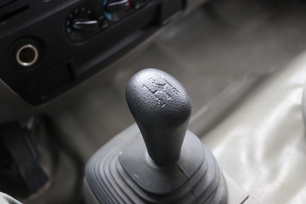 495动力充沛爬坡有力山路试驾江铃凯运宽体厢式轻卡｜卡车之友网