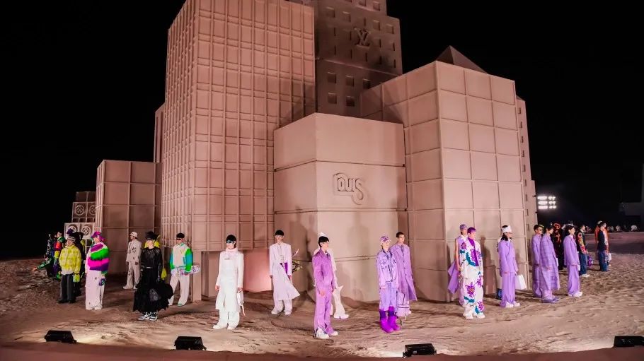 汉服市场催熟“妆娘”“簪娘”职业/韩国出现首个百货二手商品馆