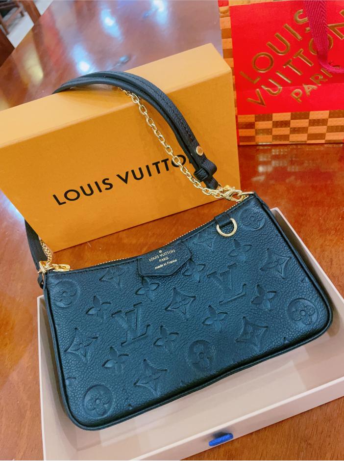 lv的腋下包值得购买吗,lv和香奈儿包哪个值得买