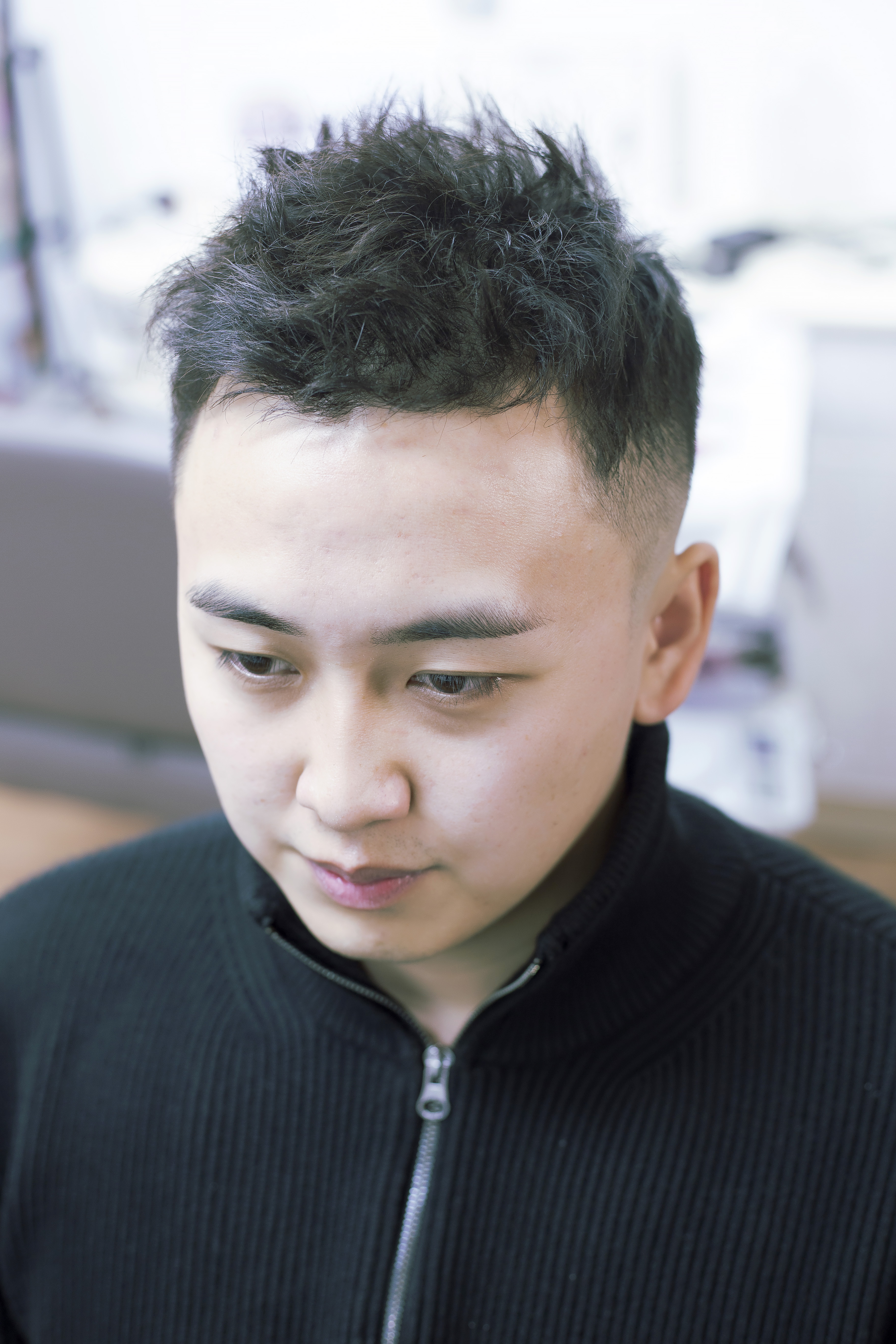 高发际线发量稀疏发型,发际线高头发稀疏掉头发怎么拯救