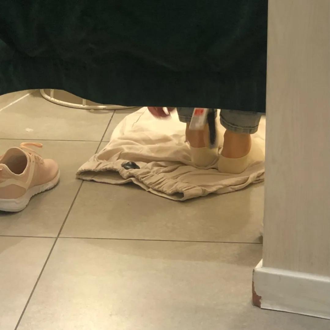 引来16000人围观，试衣间的“假干净”揭开了某些人的虚伪的面具