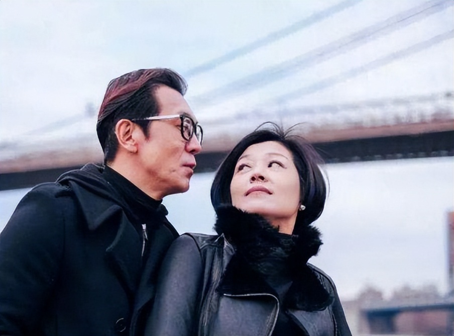 李咏离世4年，再看哈文的状况，才明白嫁给李咏是最好的选择