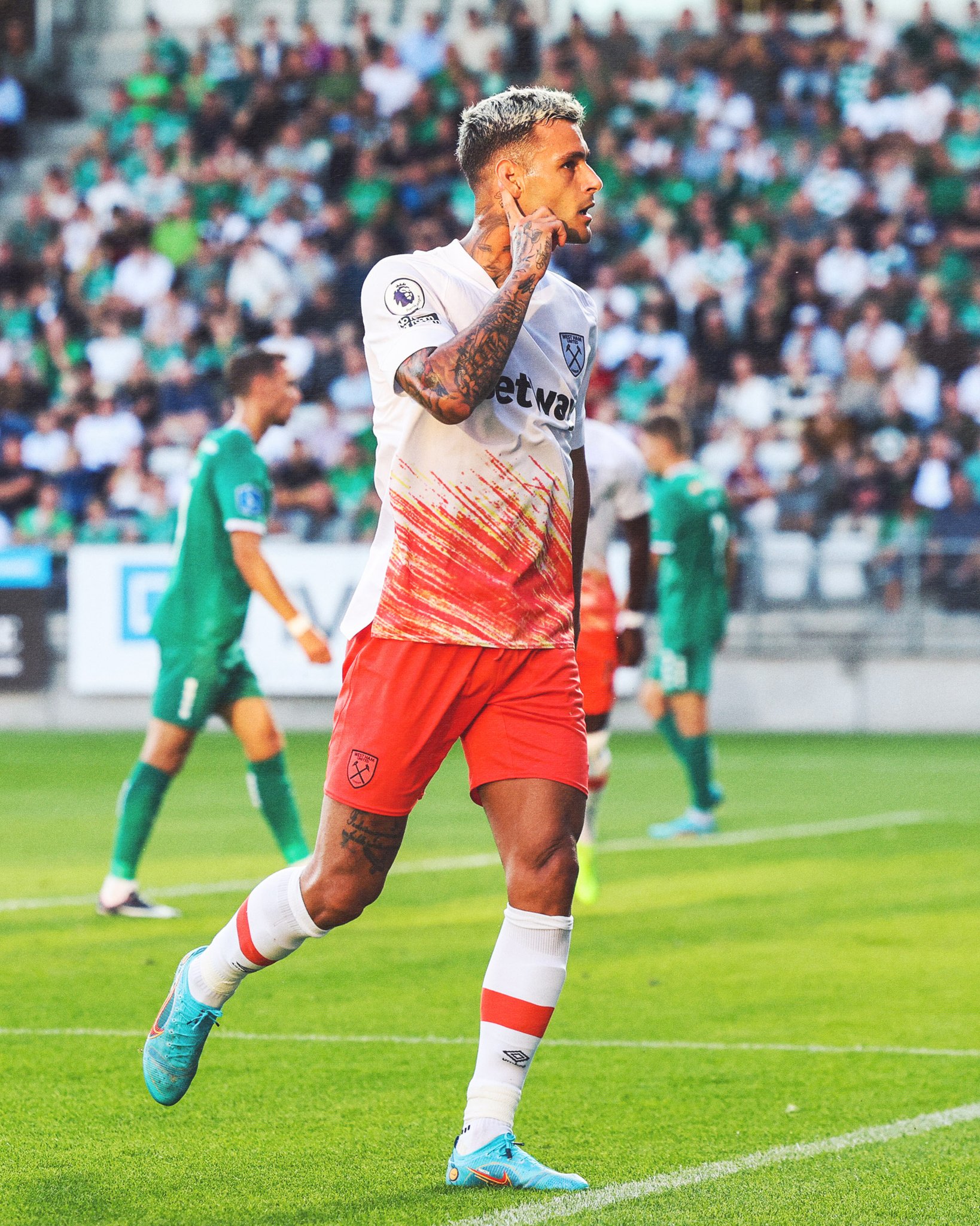 英超最后一轮阿森纳换了个新球衣,英超新赛季球衣阿森纳