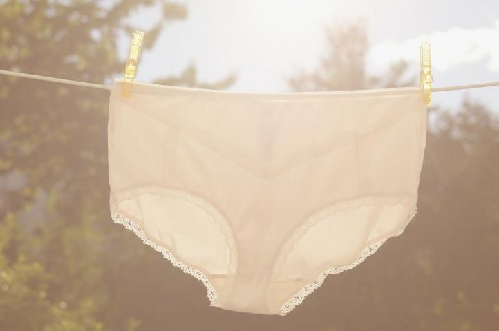 内裤上有黄分泌物是什么,裤底有黄色分泌物