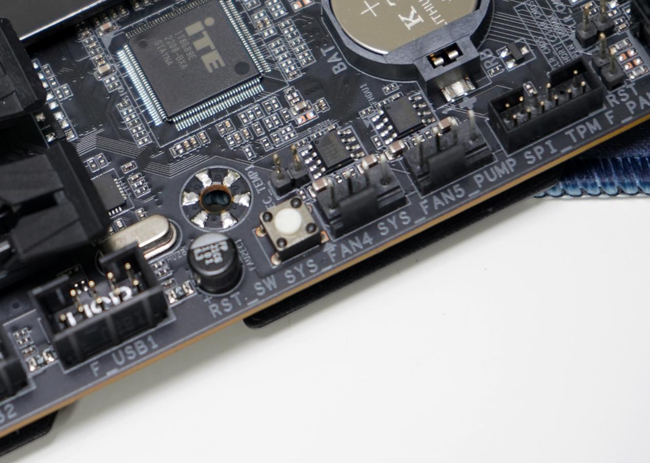 技嘉z790超级雕主板有几种规格,技嘉z790m小雕主板详解