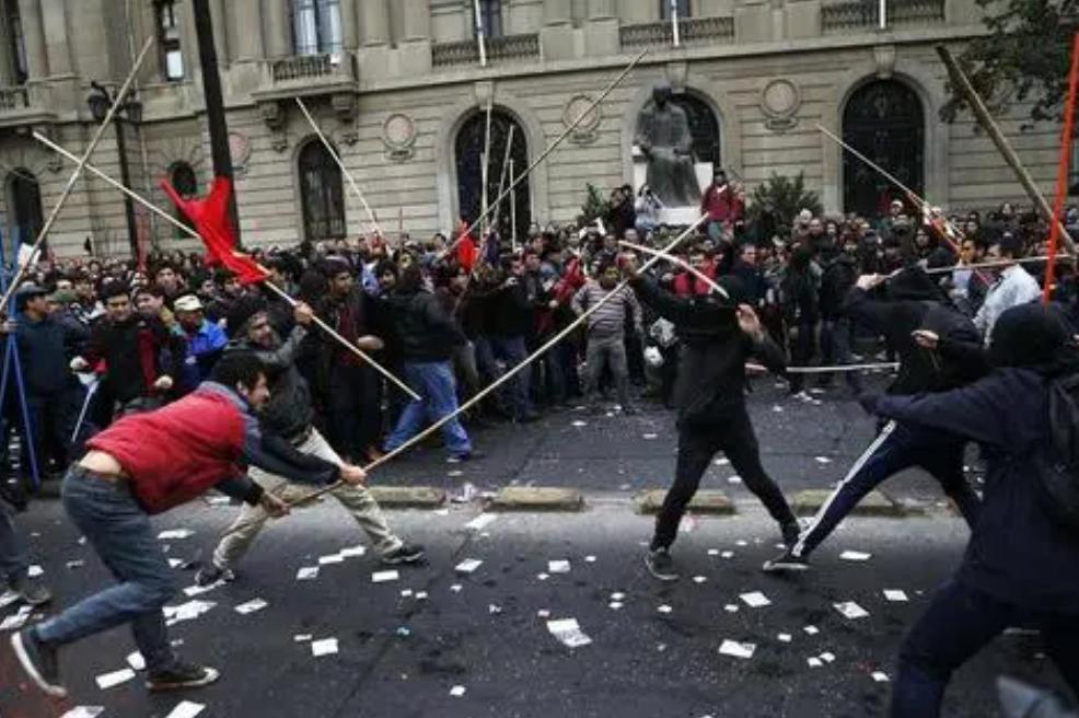 双方互殴对方找人助威,打架互殴跟聚众斗殴哪个严重