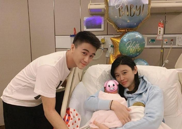 刘雯穿大翅膀走秀视频,刘雯贺聪维密