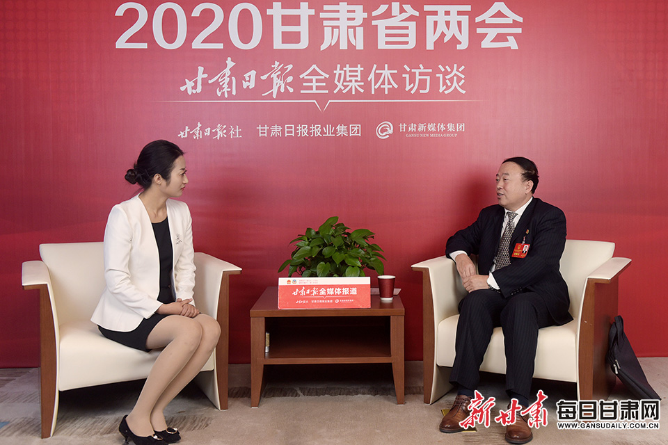 记甘肃省十三届人大代表、嘉峪关索通公司执行董事荆升阳