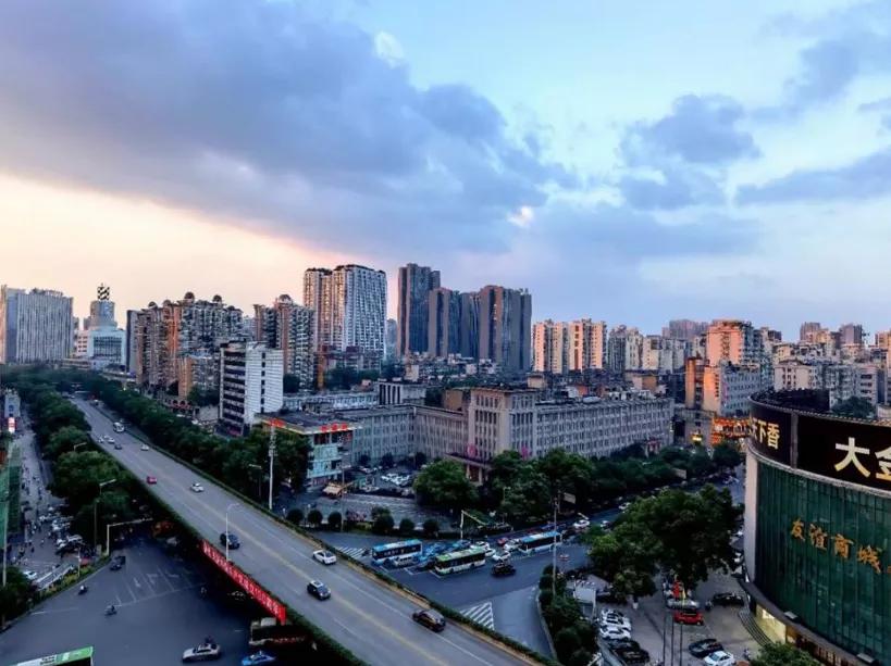 ​设计院扎堆的东塘，也是长沙的“西单”