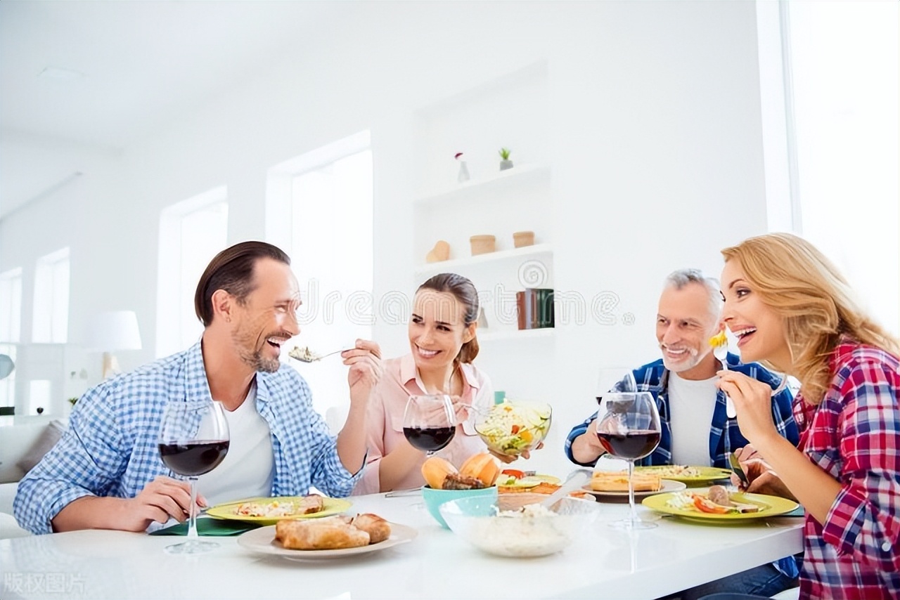 女儿第一次去男朋友家带什么礼物,女生第一次去男朋友家要带礼物吗