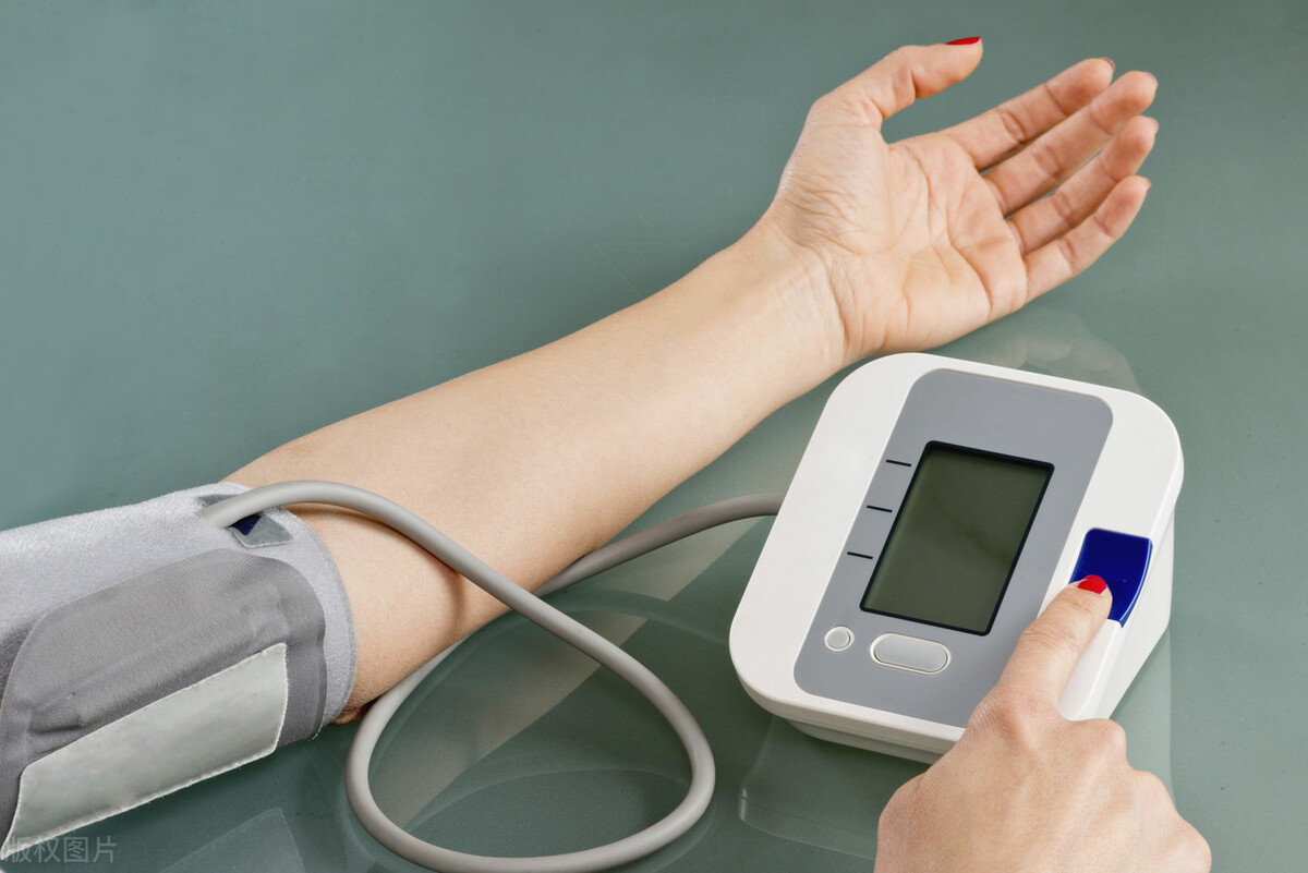 多囊没有生育要求该怎么治疗,多囊生育后月经正常还需要治疗吗