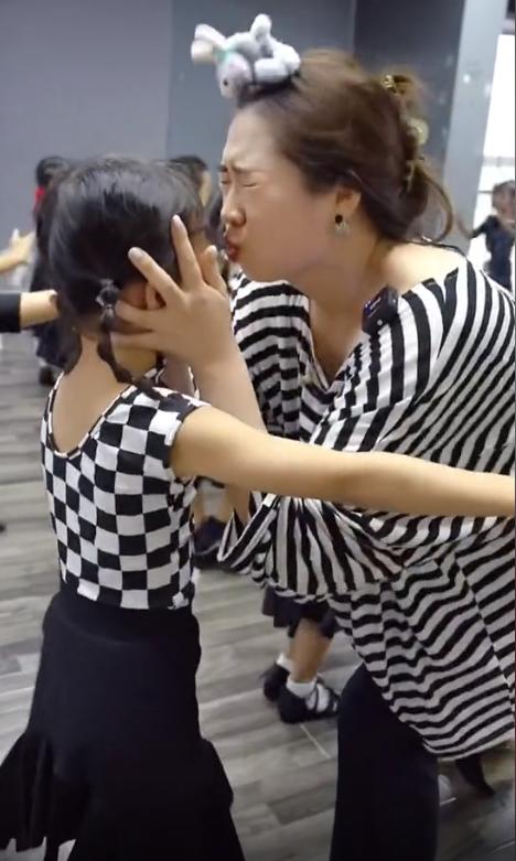 拉丁舞最火的老师教学直播间,最火拉丁舞老师教跳拉丁舞