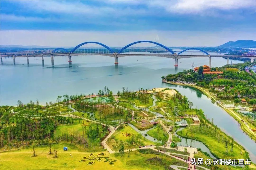 欢欣鼓舞感慨万千,心潮澎湃幸福满溢