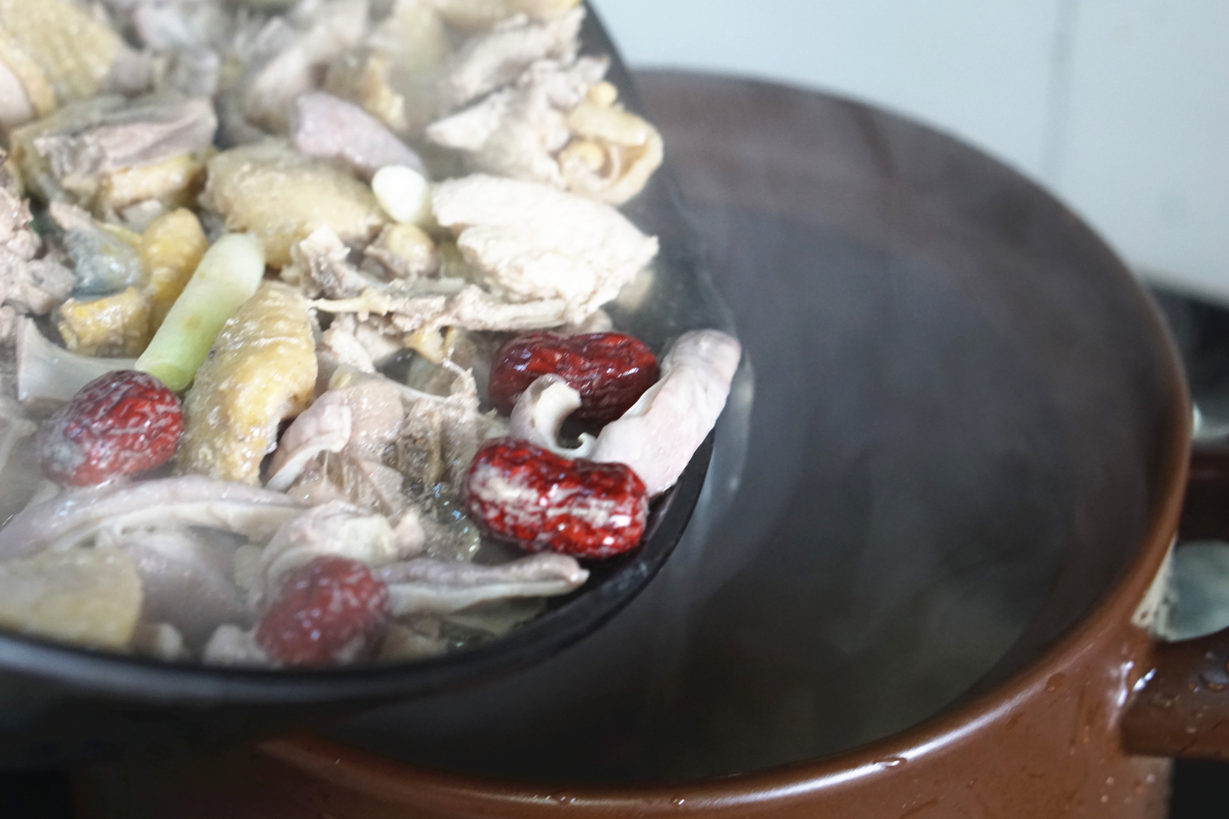 家庭版胡椒猪肚鸡汤做法,猪肚鸡怎么给孩子炖健脾开胃