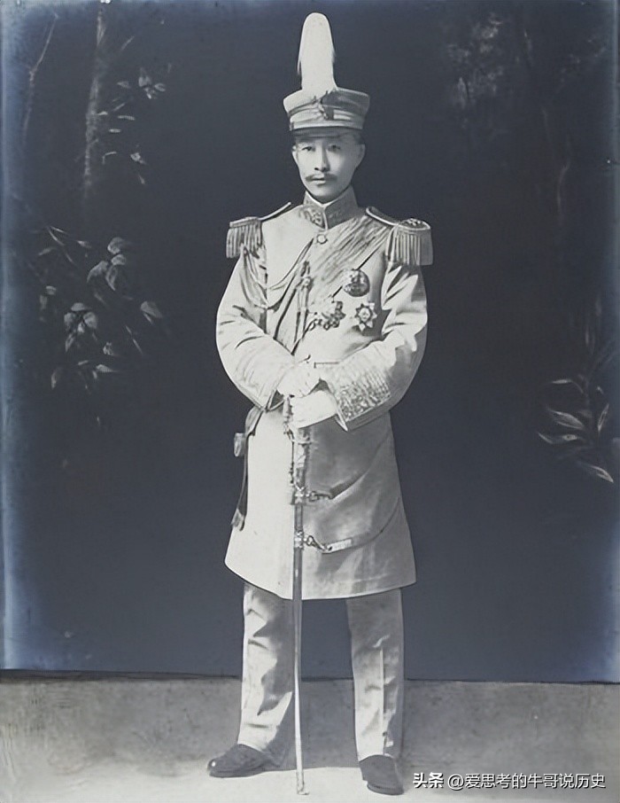 袁世凯称帝，倒行逆施