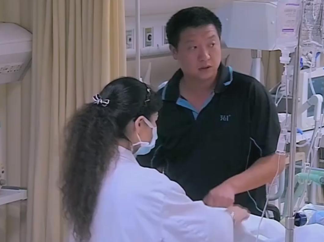 53岁父亲遭受车祸九死一生,父亲被卡车拦腰碾压救活了吗