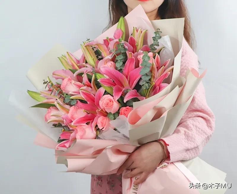 情人节送百合花代表什么意思,情人节送百合花有什么寓意