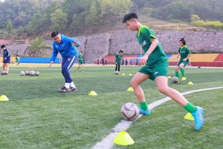 娓╂殩鐩镐即涓虹埍榛旇,涓虹埍榛旇浠庡績鍑哄彂