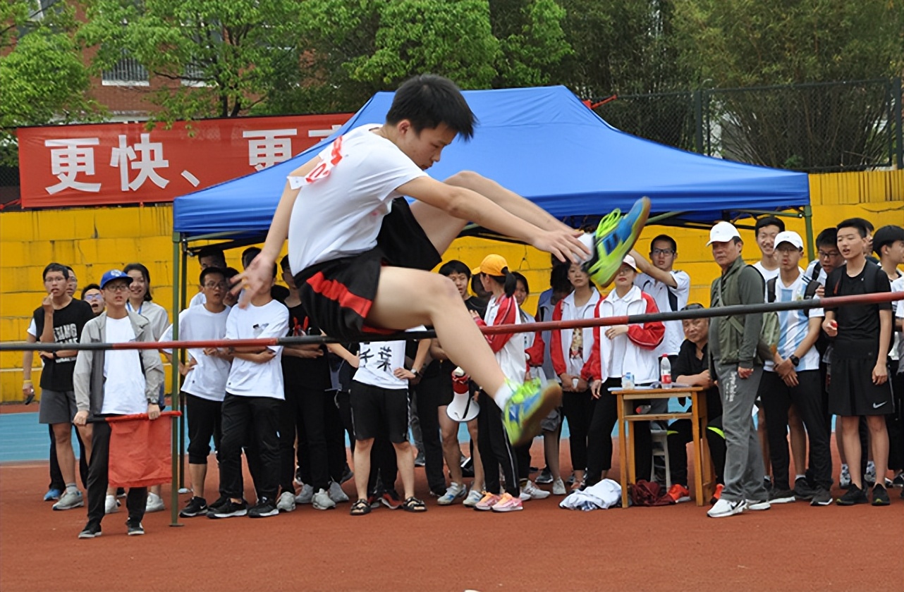 630分考生喝冰水猝死,高考状元喝冰水猝死