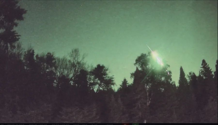 文曲星下凡？浙江舟山天降“火球”！击穿房顶瓦片，无非两种可能