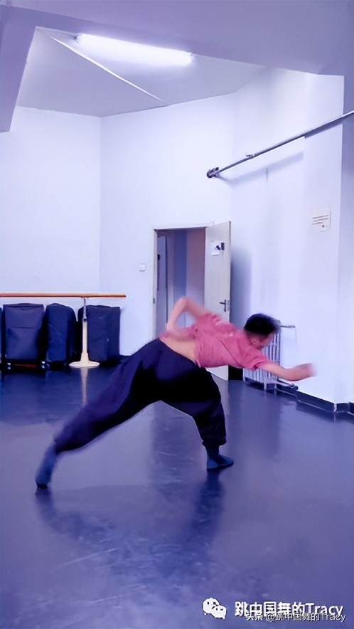 一个元素编舞,一个元素三个动作