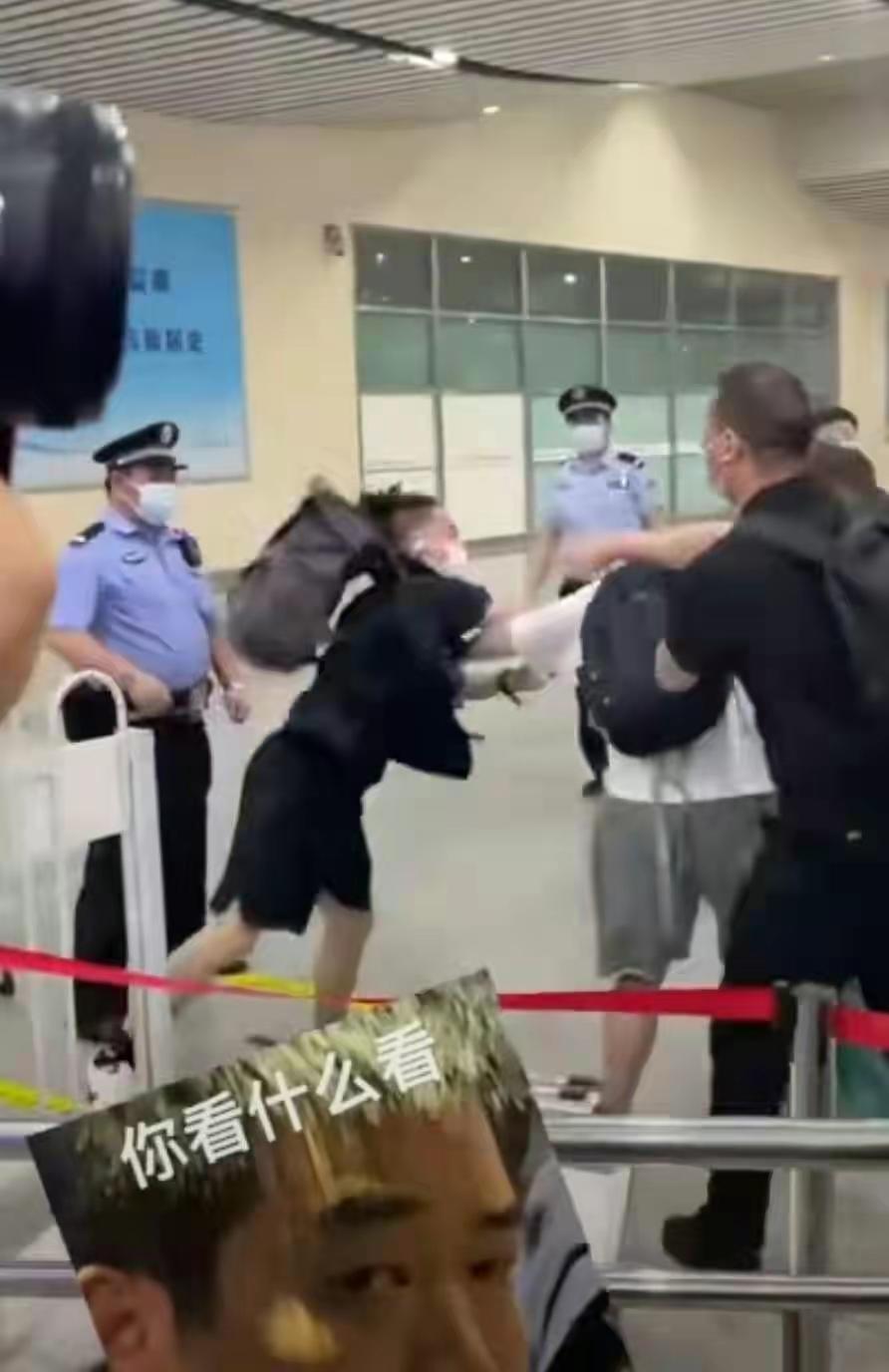 上门骚扰、扔鞋驱赶、组合拳打粉丝，连明星助理都这么嚣张了？