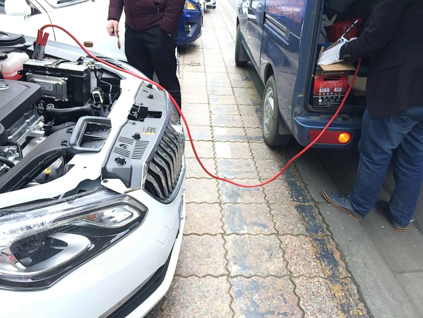 汽车没电打不着火推车解决方法,在家门口汽车打不着火怎么办